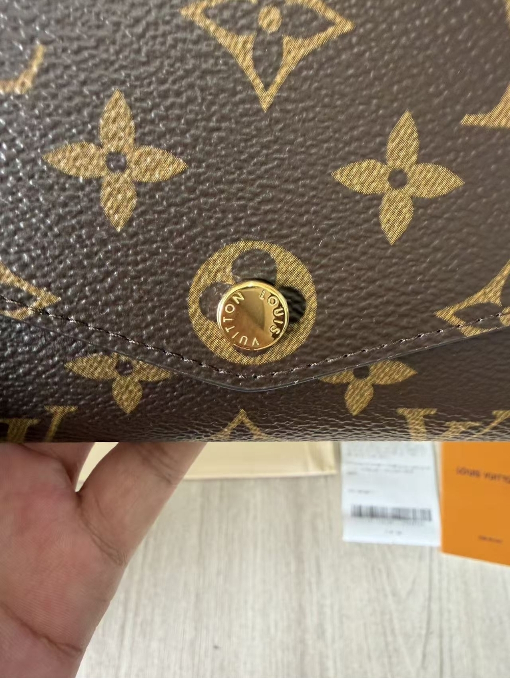 Louis Vuitton Sarah Wallet - Picture 11 of 16